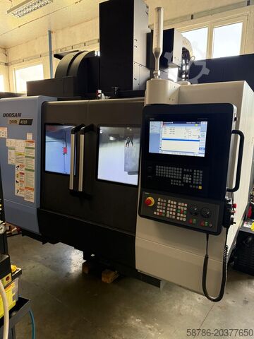 Pusat permesinan vertikal Doosan DNM 4500