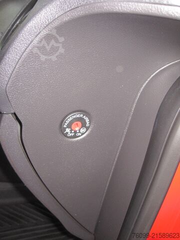 Fourgon tôlé Ford Courier Limited Navi Kamera 2xSchiebetür