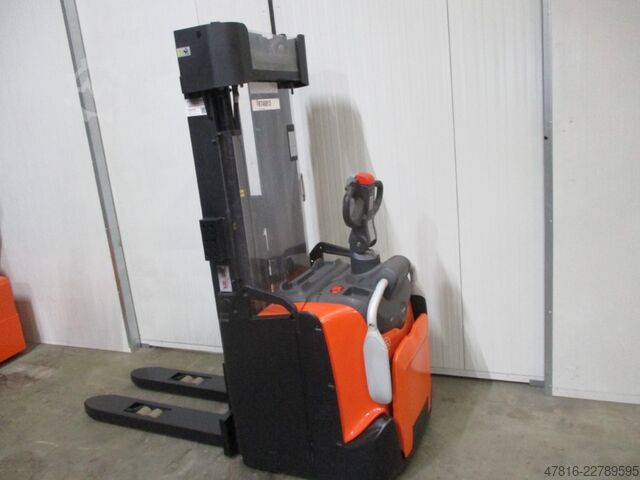 High lifting pallet truck TOYOTA SPE160
