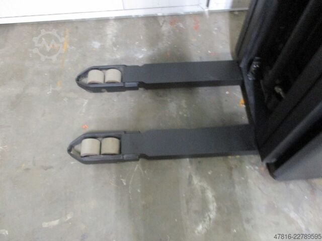 High lifting pallet truck TOYOTA SPE160
