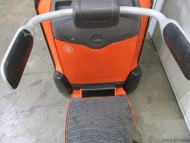 High lifting pallet truck TOYOTA SPE160