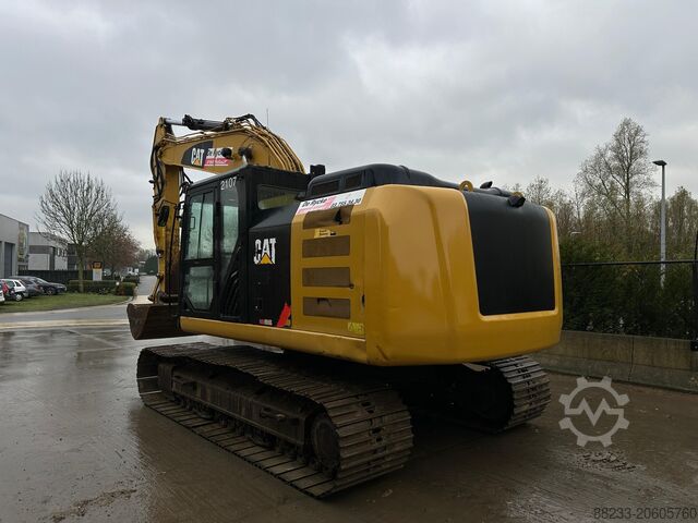 Tela-alustainen kaivinkone CAT 320FL
