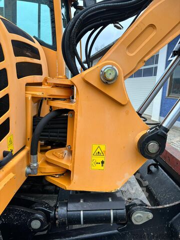 Гусеничный экскаватор Terex TC125