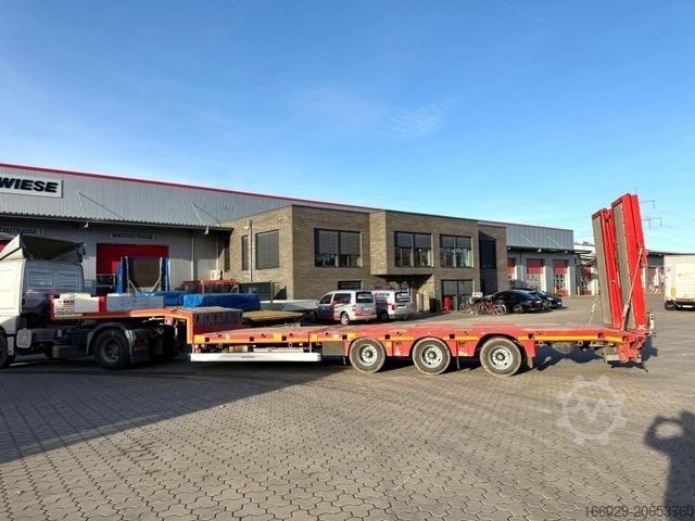 Low loader semitrailer KÄSSBOHRER Tieflader teleskopierbar hydr. Hochbett