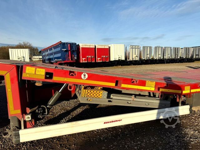 Low loader semitrailer KÄSSBOHRER Tieflader teleskopierbar hydr. Hochbett
