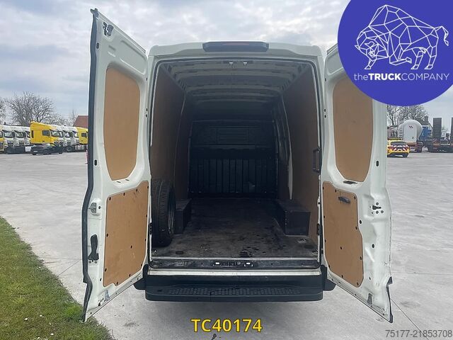 รถตู้ตู้ทึบ Iveco Daily 35S14V12