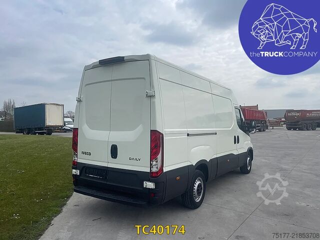 รถตู้ตู้ทึบ Iveco Daily 35S14V12