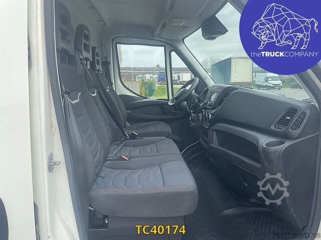รถตู้ตู้ทึบ Iveco Daily 35S14V12