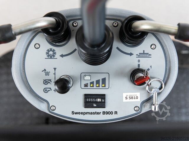 Hako Sweepmaster B900 R YENİ PİLLER Hako Sweepmaster B900 R - 2021y - 554h