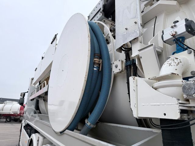 Camión cisterna de vacío SCANIA G500 8x4*4 Bucher Recycler 414