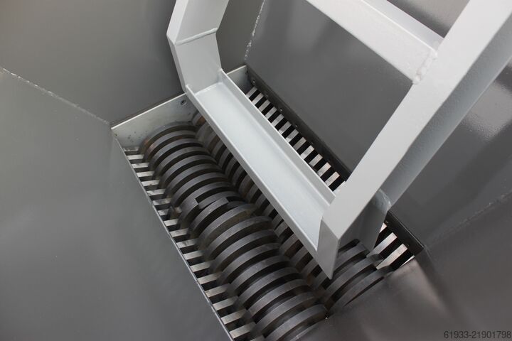 Dobbeltskaktet shredder Genox M800