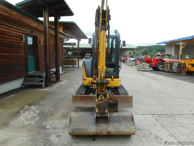 Minibagr Komatsu PC35MR-5