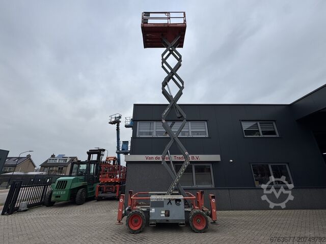 Skyjack SJ 6832RT plataforma elevatória tipo tesoura / tesoura / plataforma de trabalho 2015, 4x4, m SKYJACK SJ 6832RT Schaarhoogwerker / Scissor / Arbeitsbuhne 2015 4X4 Kubota Diesel 12M Werkhoogte