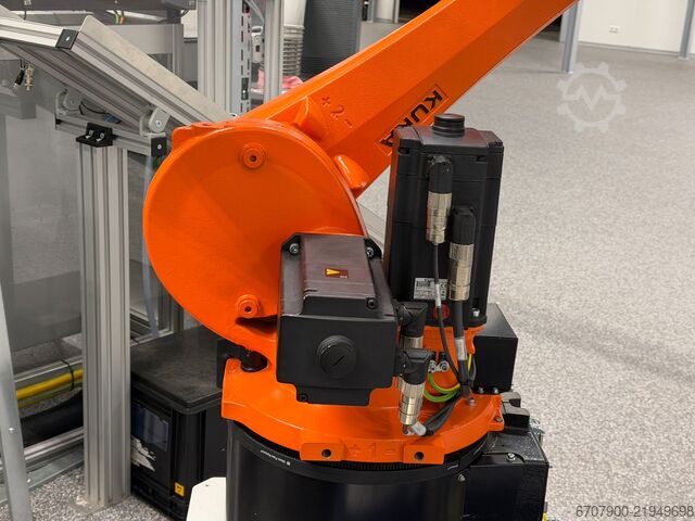 KUKA KR 22 R1610-2 /SEL Handling robot KUKA KR 22 R1610-2 /SEL