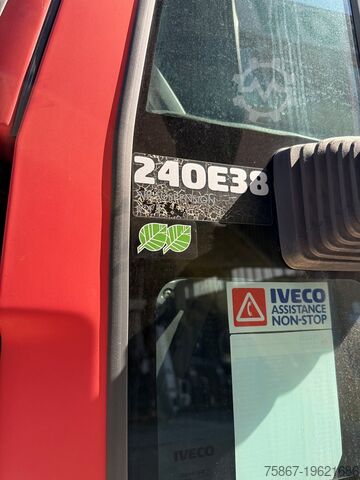 شاحنة بصندوق ثابت Iveco EUROSTAR 240E38