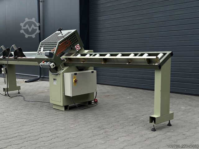 Поперечен трион OMGA T720 с лентов транспортьор OMGA T720