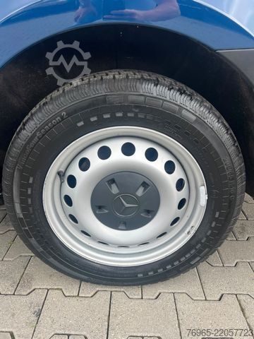 Slēgtais furgons MERCEDES-BENZ Vito 114 LANG KLIMA TEMPOMAT SCHRÄNKE/REGALE AHK