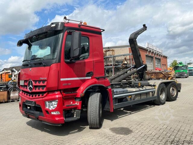 Camión portacontenedores de gancho MERCEDES-BENZ Arocs 2540 L 6x2 Abrollkipper Meiller
