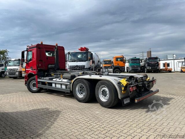 Camión portacontenedores de gancho MERCEDES-BENZ Arocs 2540 L 6x2 Abrollkipper Meiller