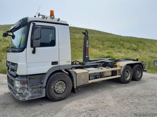 Camión portacontenedores de gancho MERCEDES-BENZ Actros 2644 6x4 Abrollkipper Hiab XR 21S59