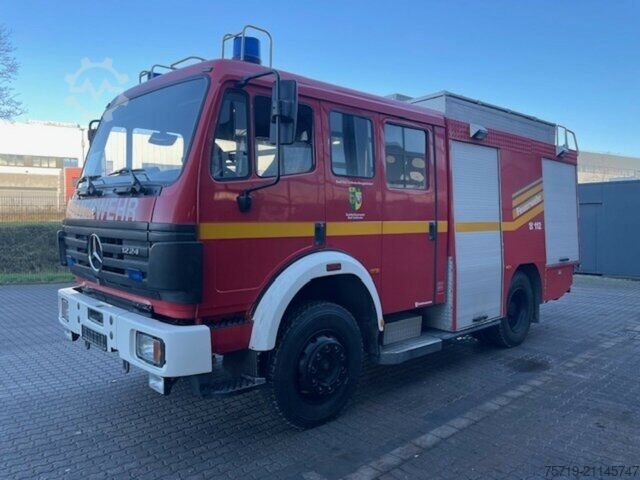 รถบรรทุกเฉพาะกิจ Mercedes-Benz 1224 4x4 AF Feuerwehr Schlingmann LF 16/12