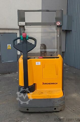 托盘堆垛车 Jungheinrich EJC 112 2.5m/ flee lift/ 2105mh/ 2017y