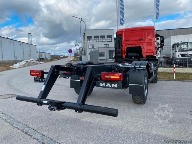 Truck chassis MAN TGM 18.250 4x4 BB/Fahrgestell/3-Sitze/Neu