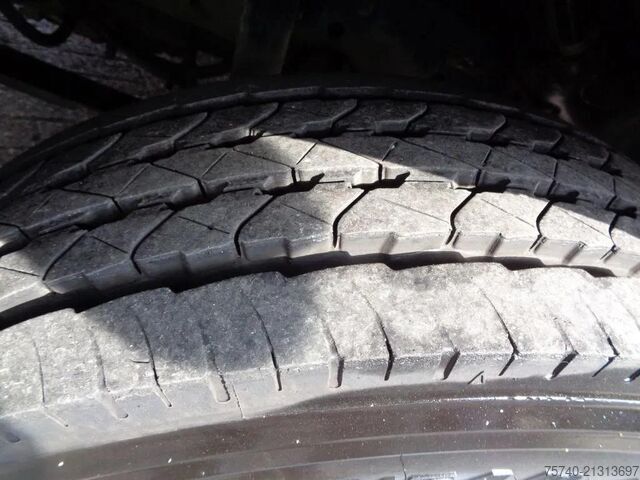 Stumdomas tentas Iveco Eurocargo 80EL21 Manual + Euro 6 + Dhollandia Lift
