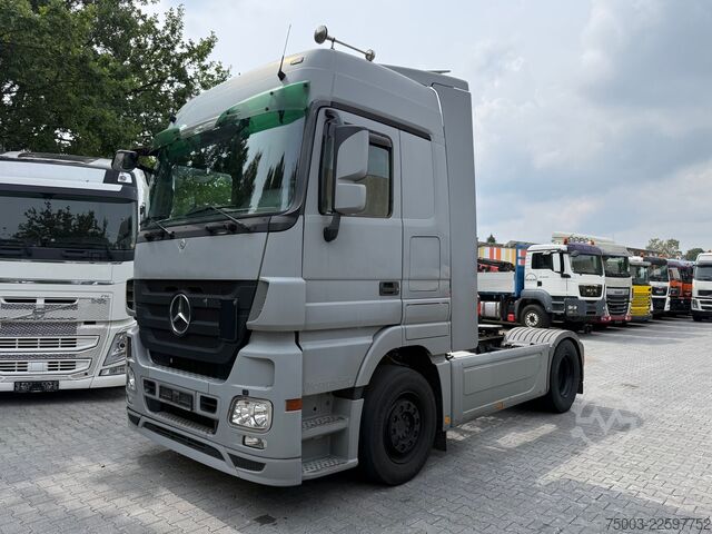 Standard SZM Mercedes-Benz Actros MP3 1846 LS Megaspace