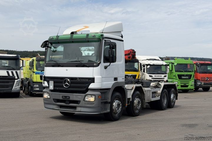 Camion benne à bras amovible Mercedes-Benz Actros 3241 8x2 Hakengerät / Swiss-Vehicle