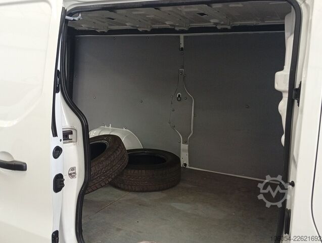 Long wheelbase van Renault Trafic L