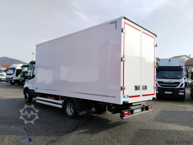 Transporter mit Koffer Iveco DAILY 70C18
