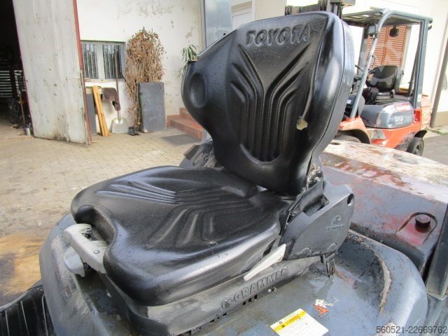 डीजल फोर्कलिफ्ट्स Toyota 8FDF25 - Triplex-Freihub 4,7m - Seitenschieber - 2