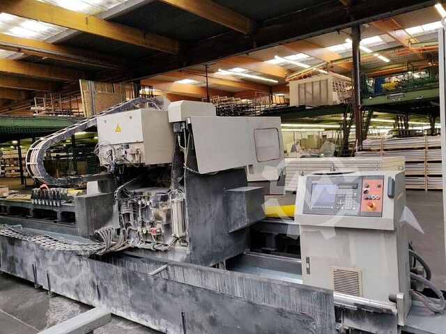 Pusat permesinan batangan Elumatec SBZ 150