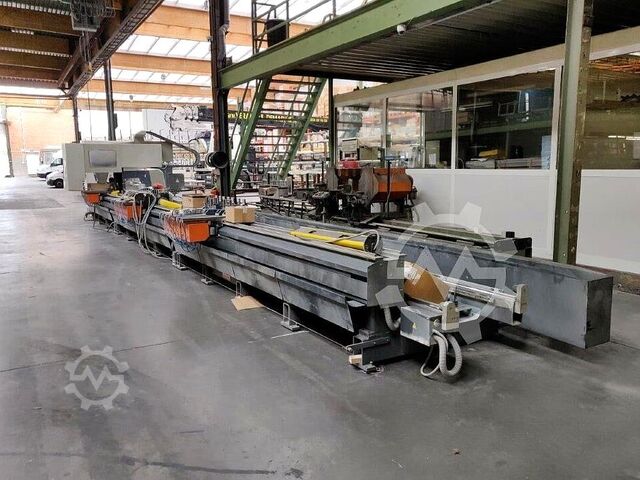 Pusat permesinan batangan Elumatec SBZ 150