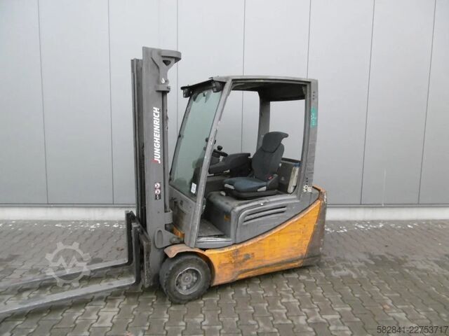 Frontgaffeltruck JUNGHEINRICH EFG 218 GE120-330ZZ