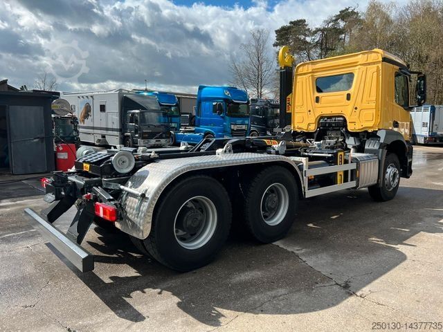 Camión portacontenedores de gancho MERCEDES-BENZ Arocs 2646 mit HYVA 2047-S Abrollkipper *NEU*