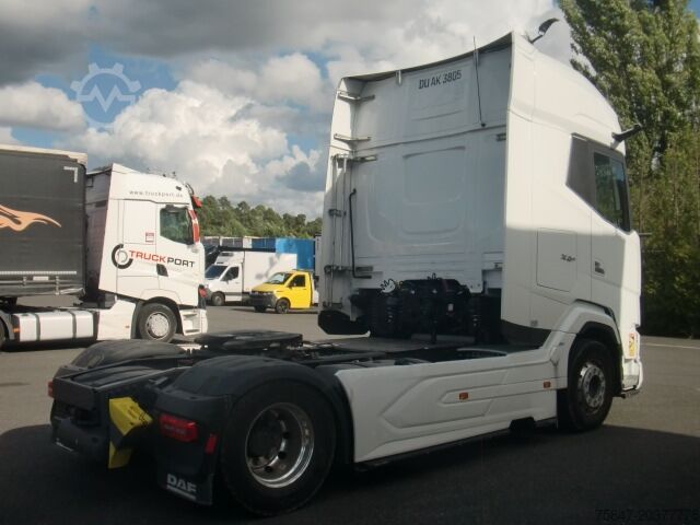 Hefðbundin dráttarbíll DAF XG+ 530 FT Intarder 2x Tank Relax