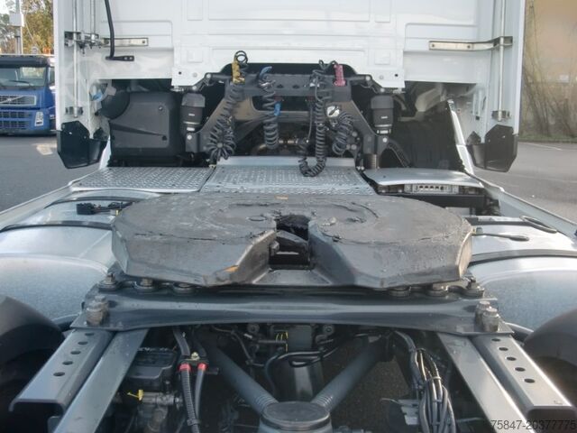 Hefðbundin dráttarbíll DAF XG+ 530 FT Intarder 2x Tank Relax