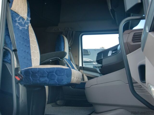 Hefðbundin dráttarbíll DAF XG+ 530 FT Intarder 2x Tank Relax