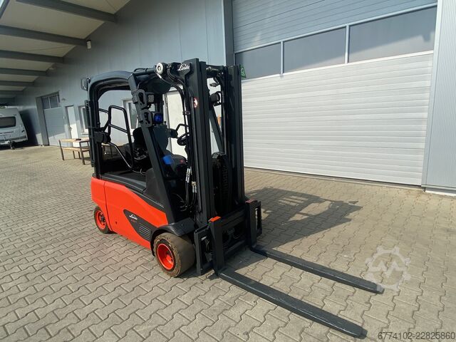 इलेक्ट्रिक - 4 पहिए Linde E20PL-02--EK + Ladegerät 3516
