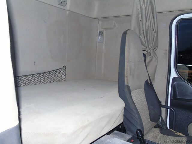 Kamion za otkači Renault Kerax 410DXI + 8X4 + MANUAL + SPRING