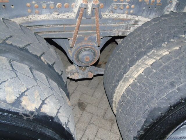 Trukkabíll Renault Kerax 410DXI + 8X4 + MANUAL + SPRING