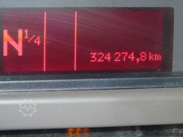 Trukkabíll Renault Kerax 410DXI + 8X4 + MANUAL + SPRING