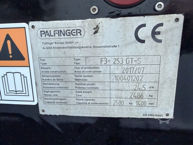 Vidlicový vozík namontovaný na nákladnom automobile Palfinger F3-253 GT-S