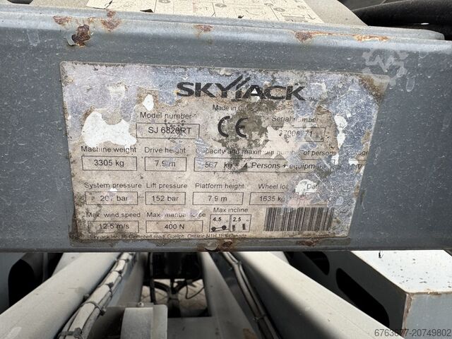 Skyjack SJ 6826RT plataforma tesoura / tesoura / plataforma de trabalho 2015, 4x4, motor Diesel Kubo SKYJACK SJ 6826RT Schaarhoogwerker / Scissor / Arbeitsbuhne 2015 4X4 Kubota Diesel 10M Werkhoogte