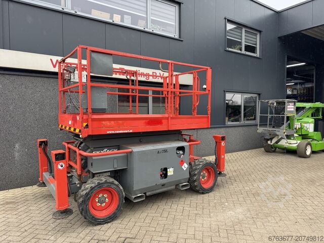 Skyjack SJ 6832RT plataforma tesoura / tesoura elevatória / plataforma de trabalho 2016, 4x4, motor SKYJACK SJ 6832RT Schaarhoogwerker / Scissor / Arbeitsbuhne 2016 4X4 Kubota Diesel 12M Werkhoogte