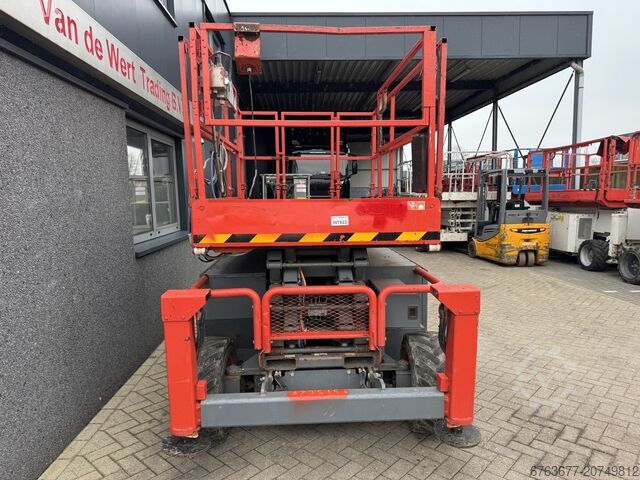 Skyjack SJ 6832RT plataforma tesoura / tesoura elevatória / plataforma de trabalho 2016, 4x4, motor  SKYJACK SJ 6832RT Schaarhoogwerker / Scissor / Arbeitsbuhne 2016 4X4 Kubota Diesel 12M Werkhoogte
