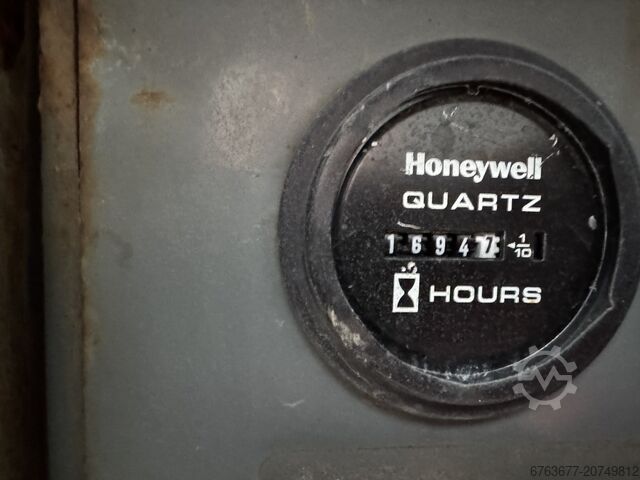 Skyjack SJ 6832RT plataforma tesoura / tesoura elevatória / plataforma de trabalho 2016, 4x4, motor SKYJACK SJ 6832RT Schaarhoogwerker / Scissor / Arbeitsbuhne 2016 4X4 Kubota Diesel 12M Werkhoogte