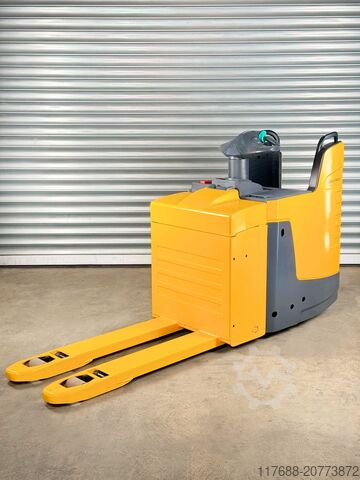 No pallet truck driver Jungheinrich ERE 225 FP - Servcie Neu - Batterie 85% - Garantie